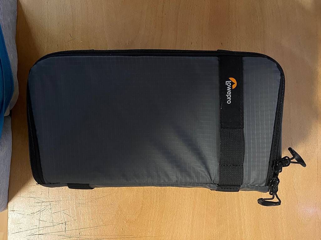 Lowepro Taschen: Astuccio per camera e accessori LowePro – Gebraucht aus Muggio von dan_z9gd