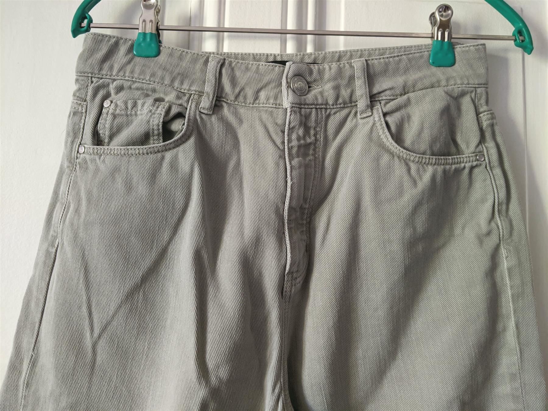 Massimo Dutti Jeans: MASSIMO DUTTI : Jean barrel gris-vert pâle 36 – Nuovo (secondo la descrizione) da Petit-Lancy venduto da lilycerise 1