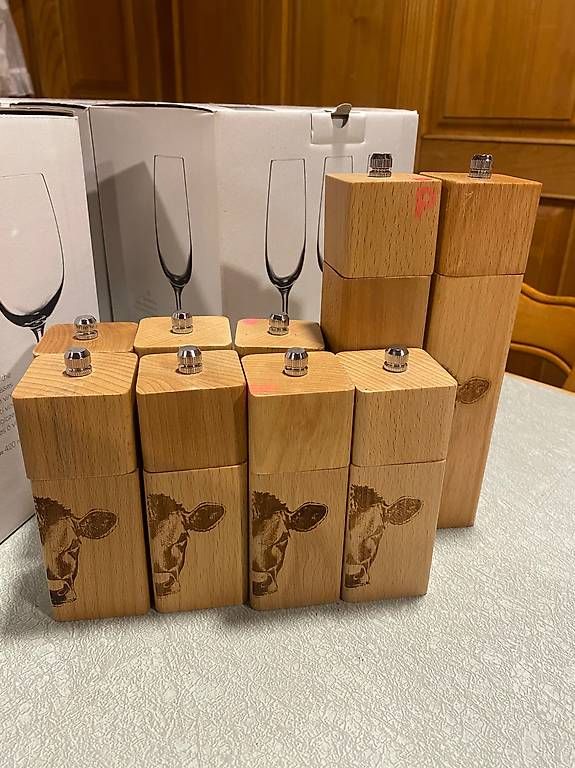 Set di piatti: Salz- und Pfeffermühle 10 Stk.  – Usato da Unterentfelden venduto da Djeran.b