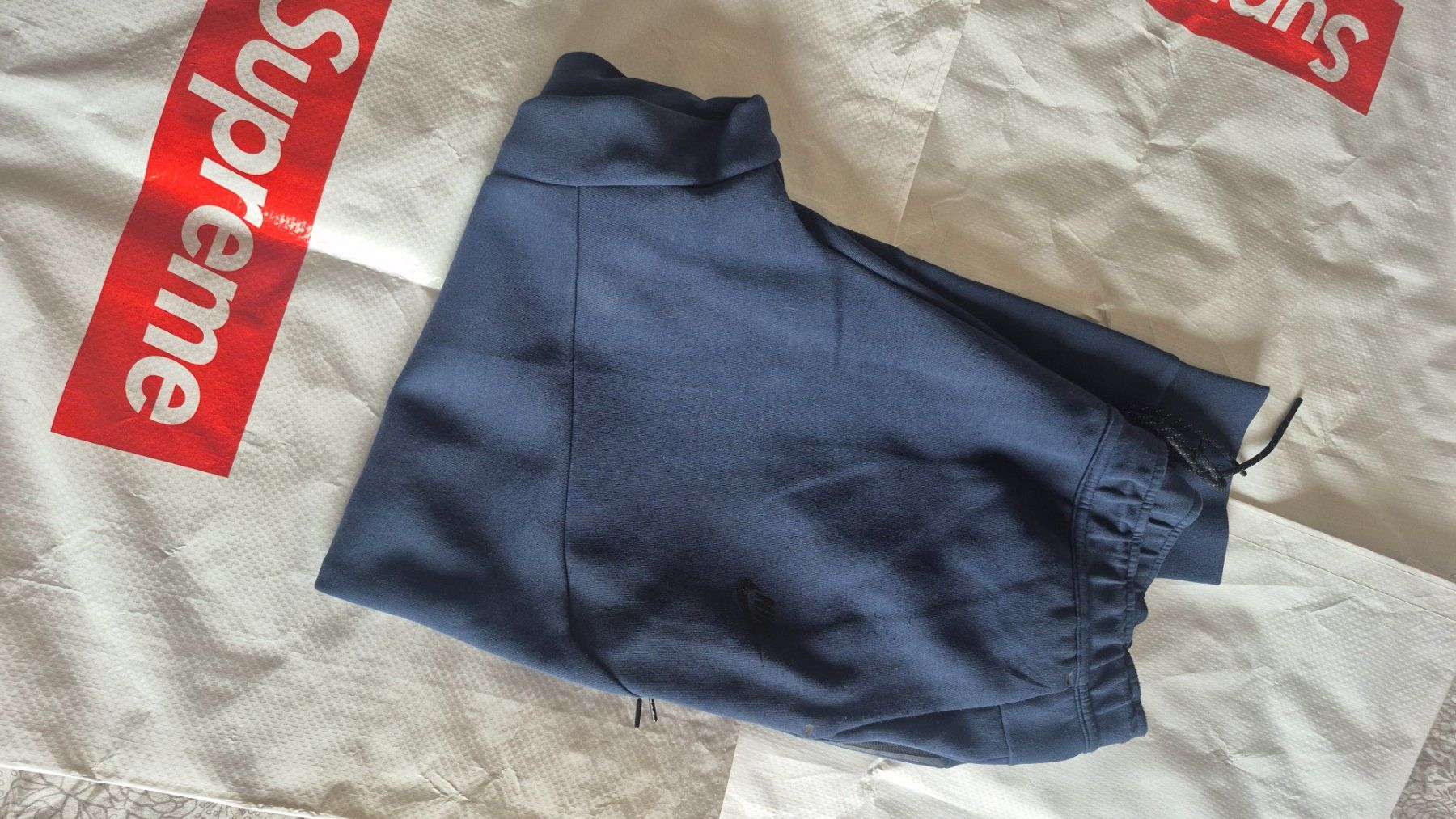 Nike Pantaloni: Nike Tech Fleece pants navy – Usato da Lugano venduto da Ceruttig