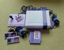 Nintendo NES Konsole + NES Advantage + 1 Spiel+ Controller