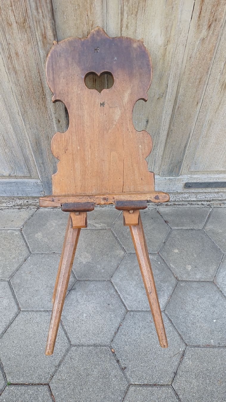 Sedie: Antike Stabelle In Nussbaum Holz  – Usato da Flawil venduto da Naphtali 6