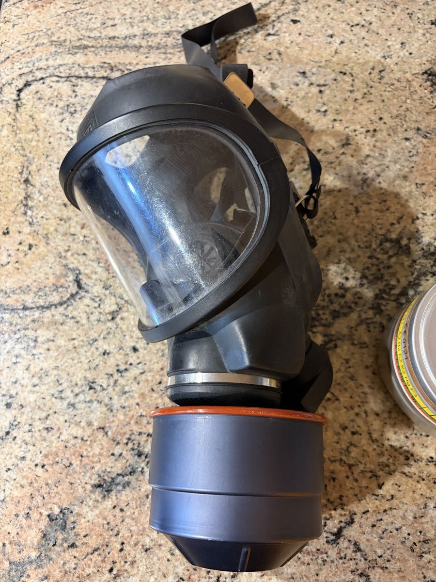 Masken: Atemschutzmaske mit Filter und Tasche – Gebraucht aus Hägendorf von StuderPascal 2