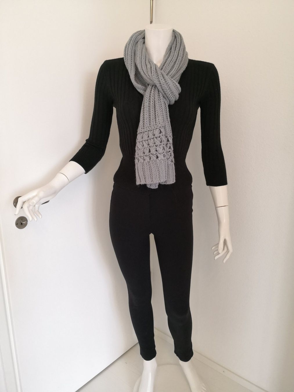 Foulard & Sciarpe: 🤩STRICK-SCHAL HELLGRAU MIT MUSTER – Usato da Olten venduto da Naja-Twins-Twins 3