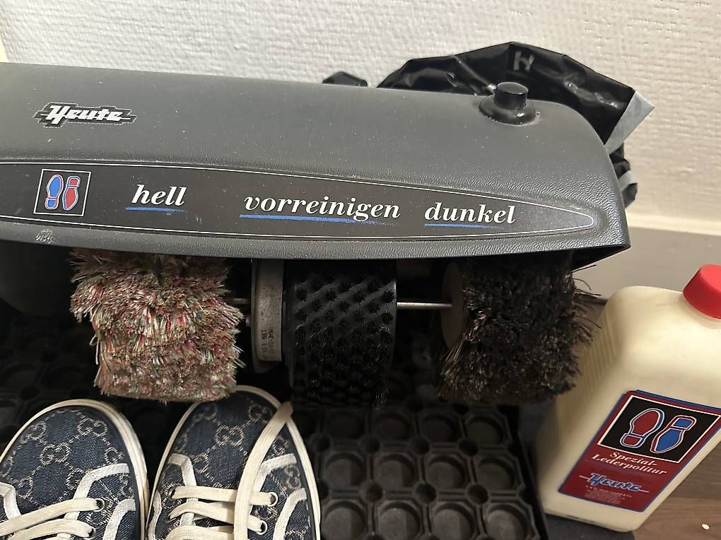 Tutte le macchine: Schuhputzmaschine inkl. Mittel – Usato da Dübendorf venduto da ser_v5wy 1