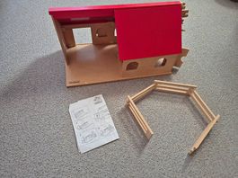 Holz-Bauernhof / Stall von beeboo (mit Zaun & Kran)