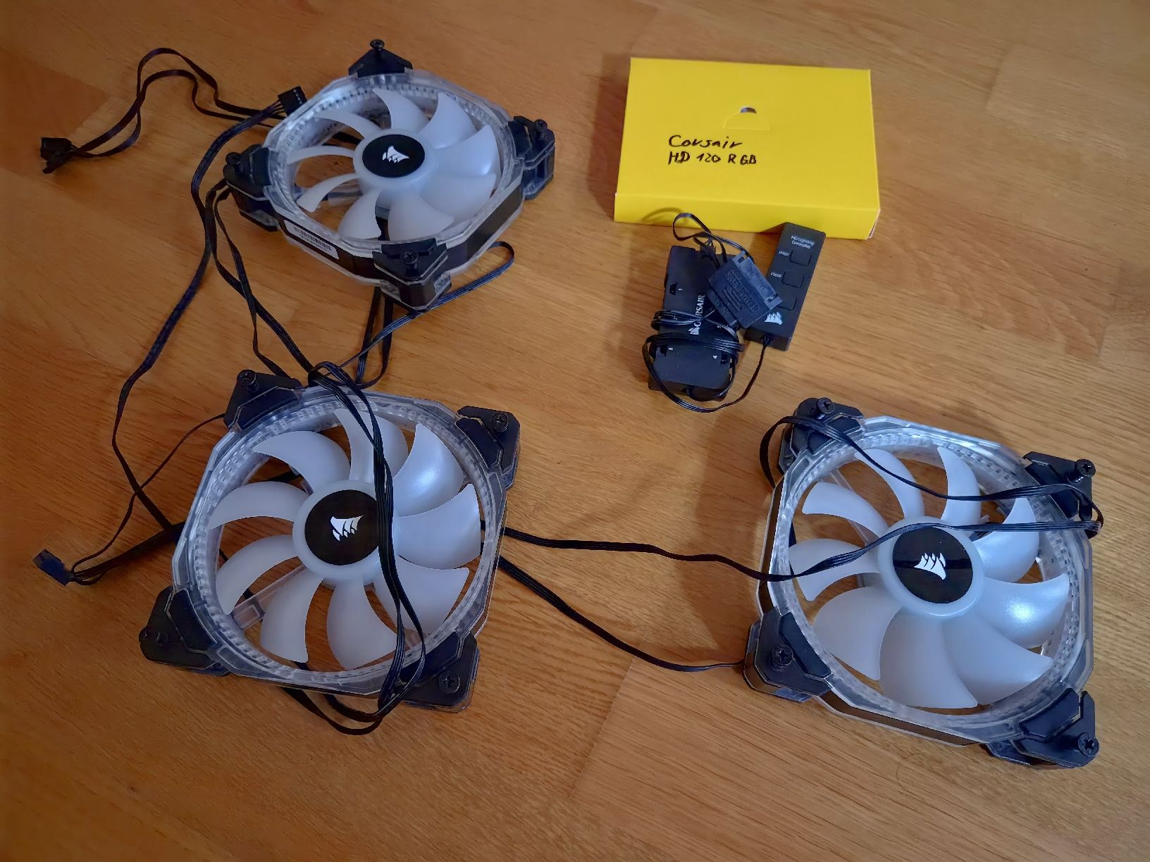 Corsair Ventilateurs: Corsair HD 120 RGB Lüfter Set inkl. Controller – D'occasion à Winterthur par Zendi. 1