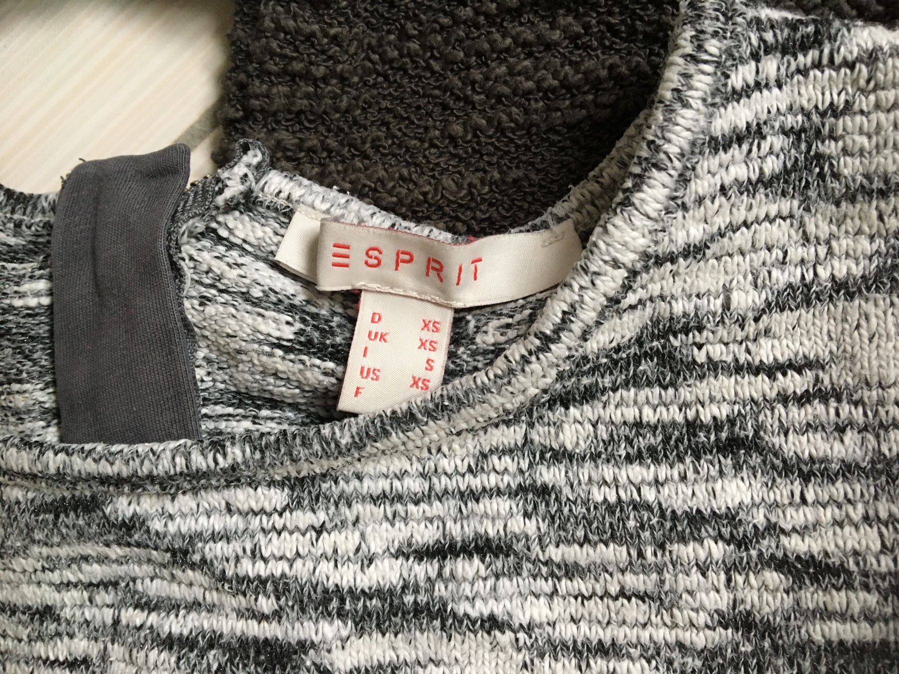 Lots de vêtements: Kleiderpacket – D'occasion à Arth par Vrecam51 2