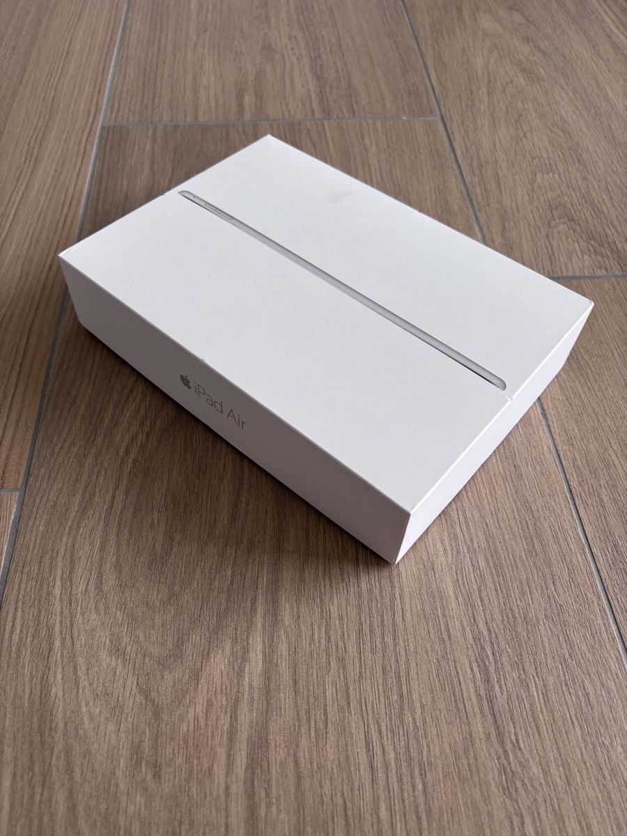 Apple Tablettes PC: iPad Air Wi-Fi 64GB Silver – D'occasion à Au SG par Sjardim