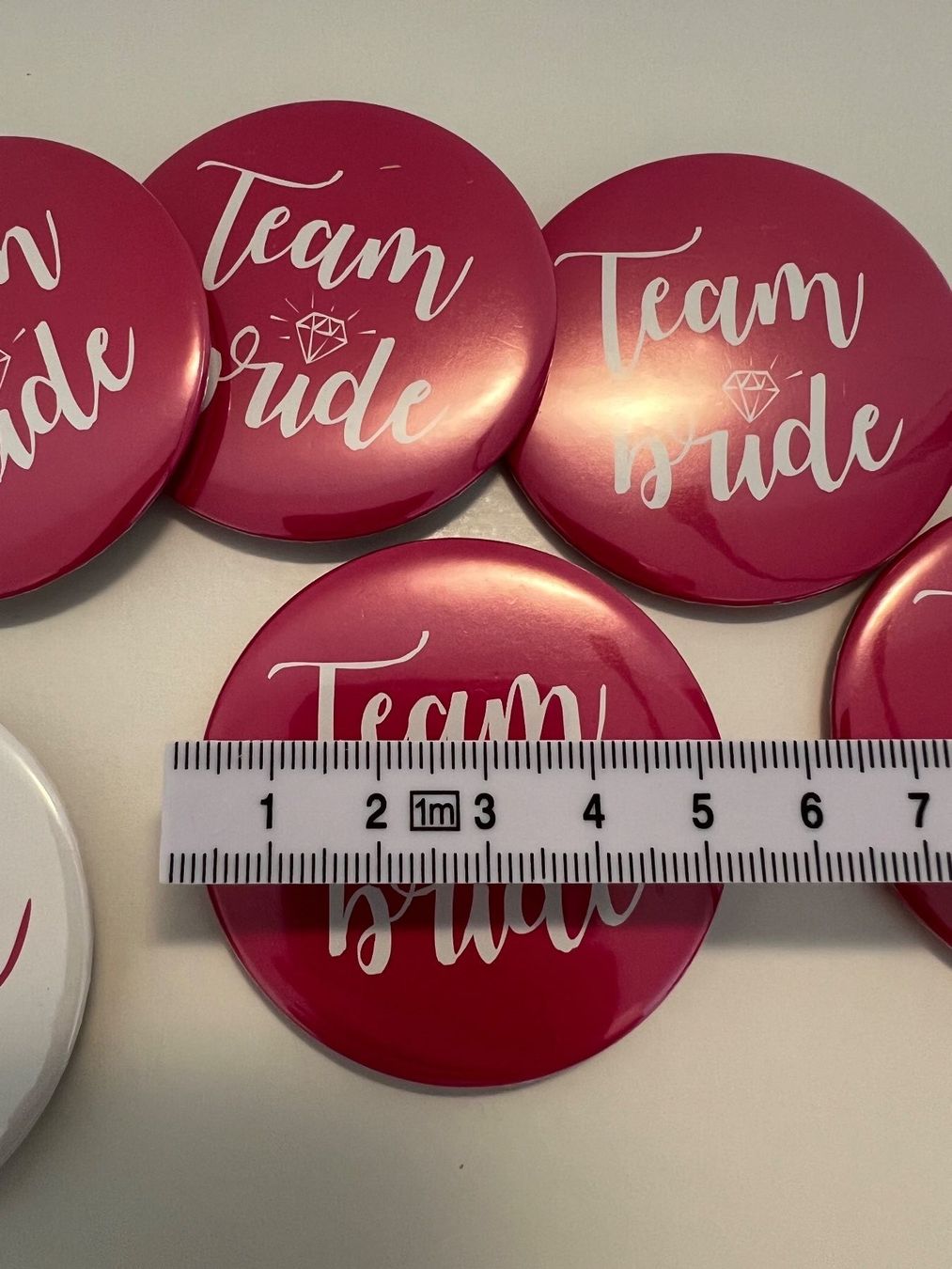Broschen & Nadeln: Pin Bride & Team Bride Anstecker Polter Junggesellinnen – Neu und originalverpackt aus Vaduz von NotNeeded 4