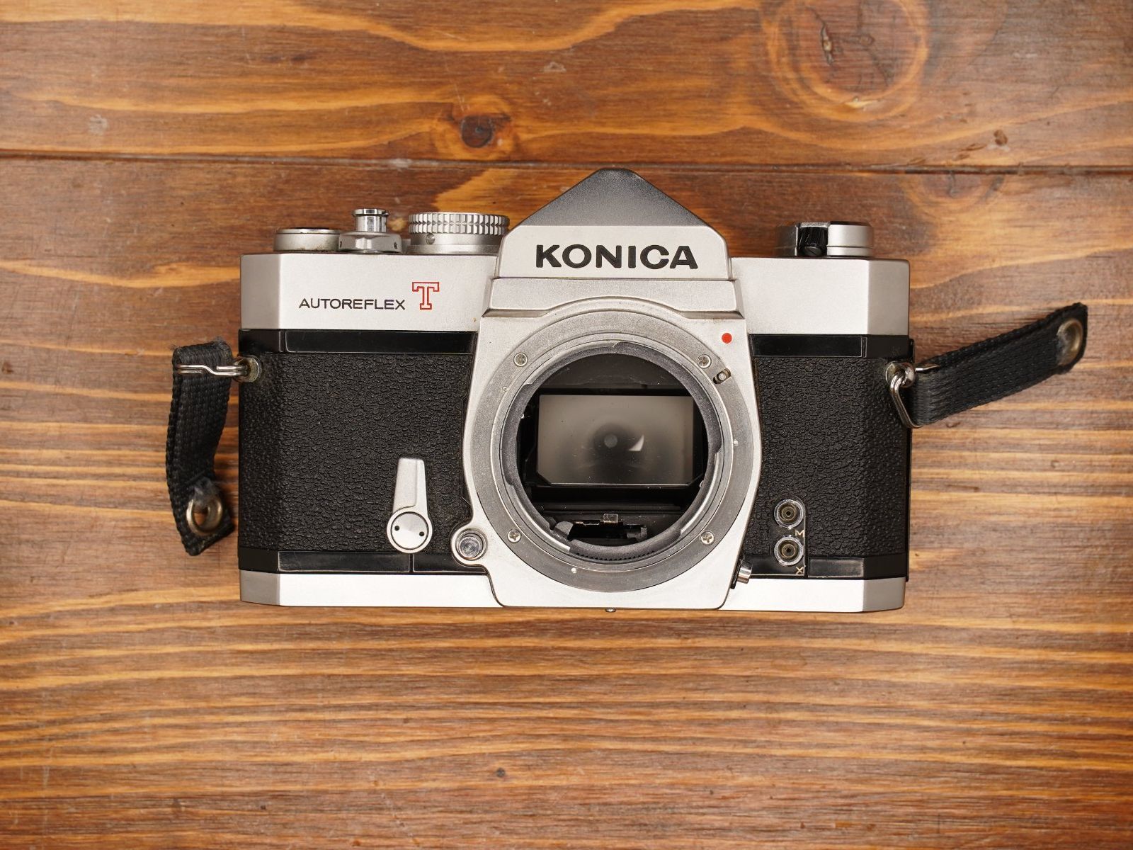 Konica Fotocamera: Konica Autoreflex T Gehäuse – Usato da Bern venduto da FotoStrobo.ch_Outlet