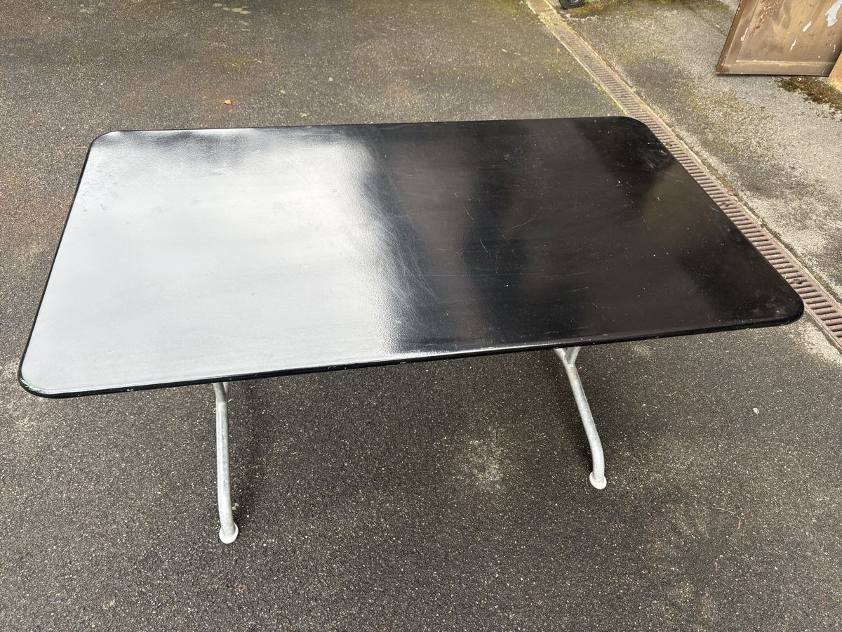 Embru Tavoli: Gartentisch Embru Schaffner schwarz Designklassiker – Usato da Schönenwerd venduto da Snickers123 2
