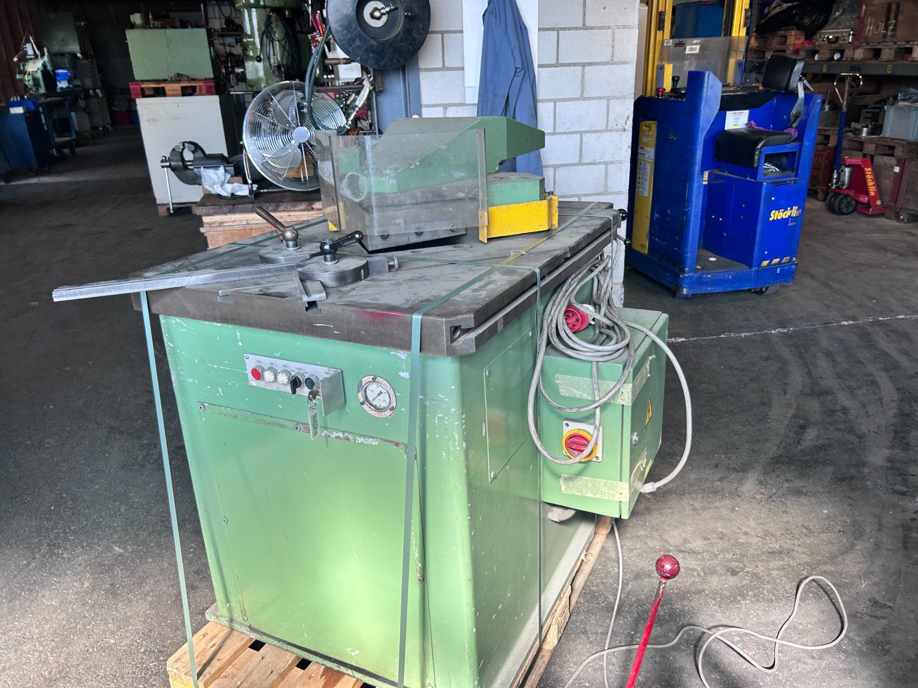 Tutte le macchine: Boschert Ausklinkmaschine – Usato da Münchenstein venduto da fransch 9