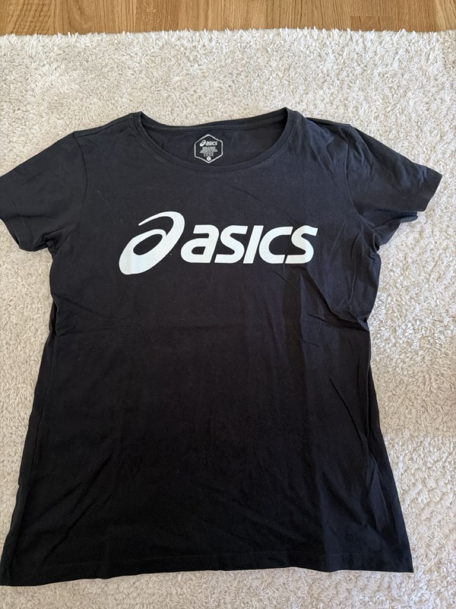 Asics T-shirt: T-shirt Asics noir logo blanc  – Nuovo (secondo la descrizione) da Genève venduto da car_cq69