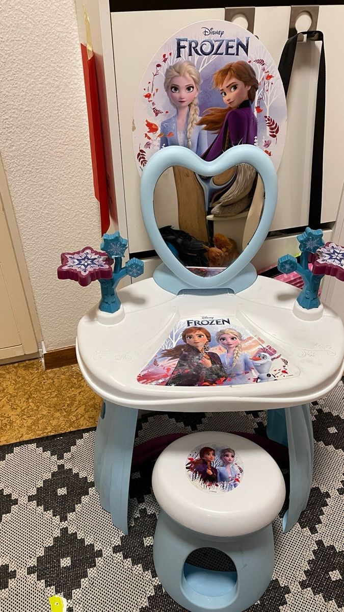 Tavoli da trucco: Disney Frozen Schminktisch mit Hocker - – Usato da Zürich venduto da Krikri21