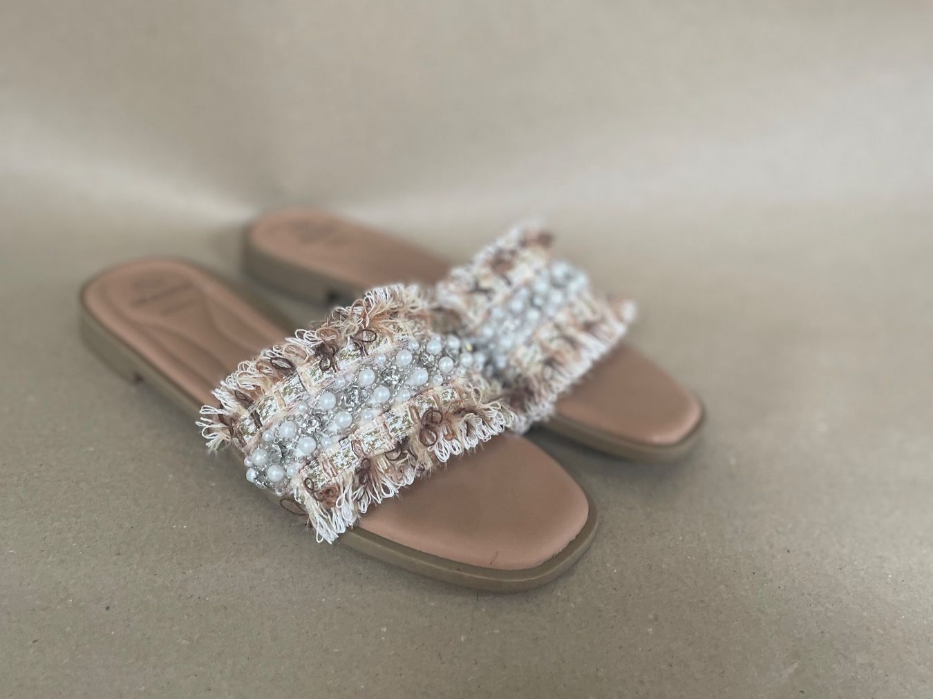 Damenschuhe: Sandaletten mit Perlen und Strass Gr. 40 – Gebraucht aus Zürich von lil_x7ky