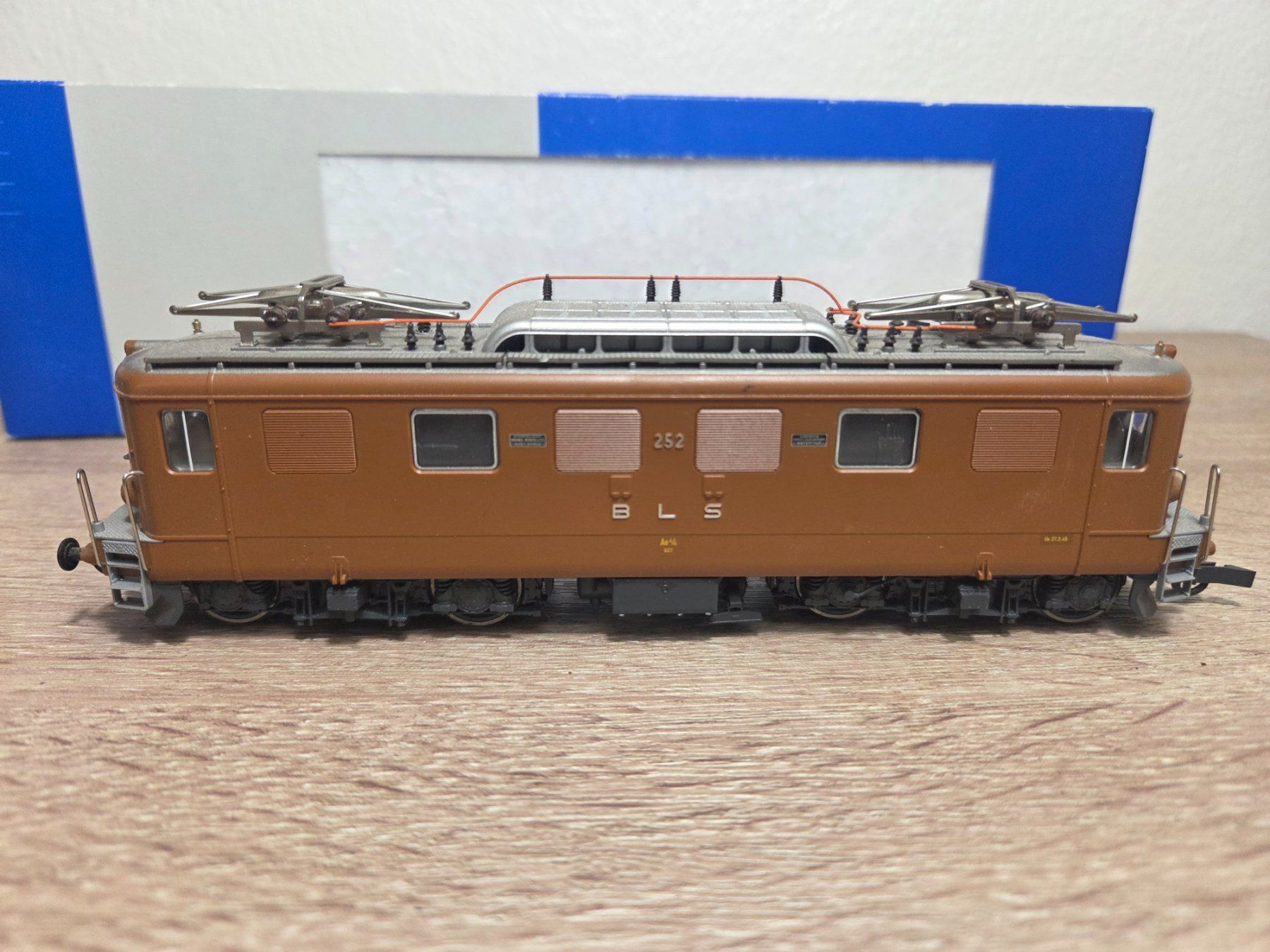Roco Modellini di ferrovie: Roco 69883 E-Lok 252 BLS Digital H0 – Usato da St-Aubin-Sauges venduto da Lo_Go