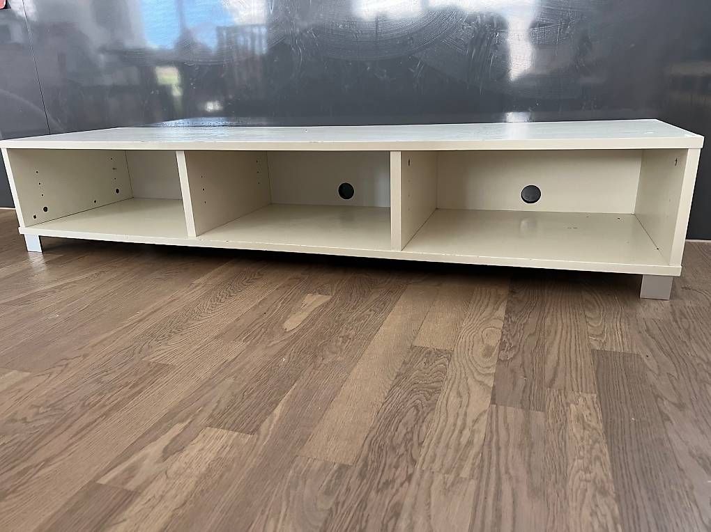 Meubles TV: TV Gestell weiss gratis – D'occasion à Steinen par PavlaP