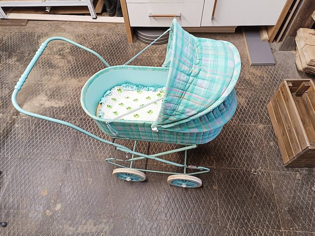 Voitures de poupées: Puppenwagen altmodisch 70er – D'occasion à Münchenbuchsee par Filou82