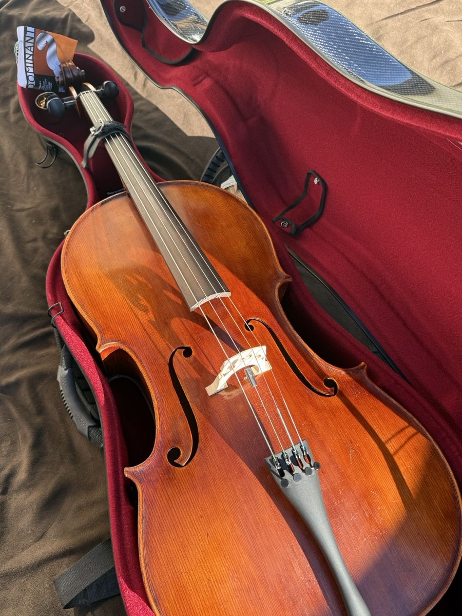 Instruments de musique: Violoncelle état comme neuf – D'occasion à Rougemont par abb_7pb6