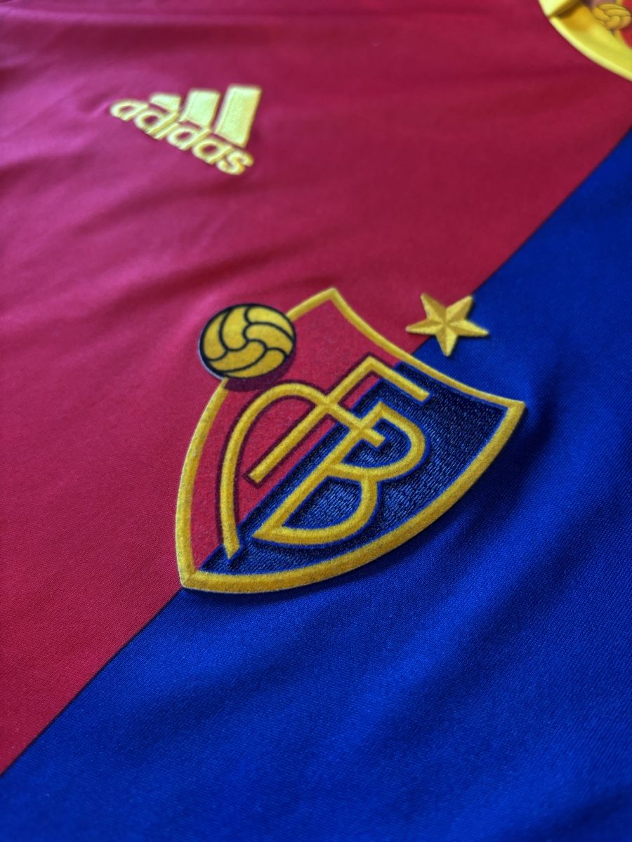 FC Basel Leibchen & Hosen: FC Basel Heimtrikot 12/13 Original M – Gebraucht aus Baar von Janiskoller 4