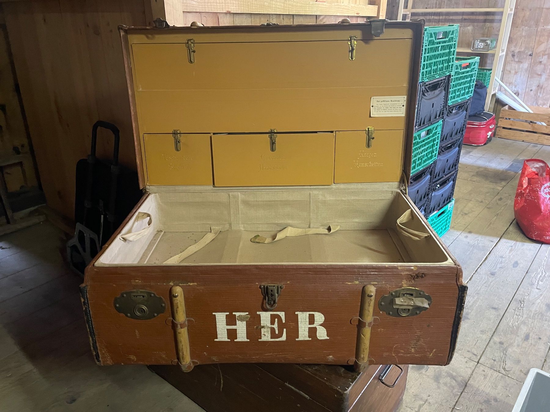 Reisekoffer: Antiker Reisekoffer- Seemannskoffer – Gebraucht aus Bern von rockabilly86 1