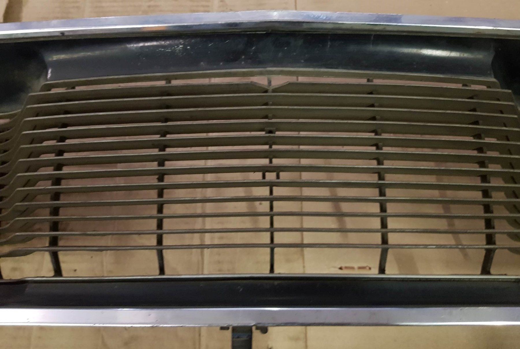 Chrysler Tutti pezzi di ricambio auto: Chrysler Valiant  Frontgrill – Usato da Niedergösgen venduto da usc_8qc6 6