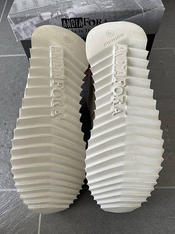 Chaussures femmes: Wintersneaker mit Lammfell – D'occasion à Meisterschwanden par xX3000Xx 2