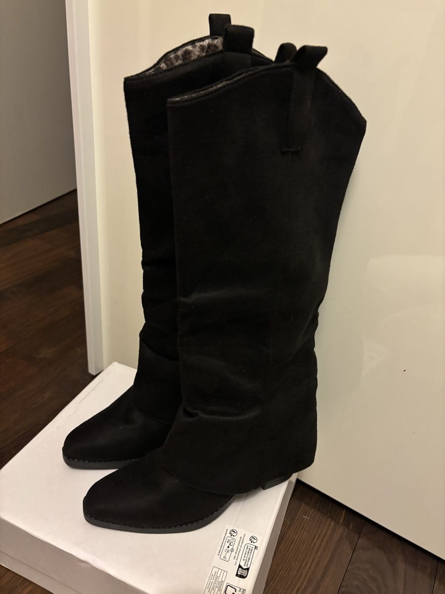 Chaussures femmes: Schwarze Stiefel, Damen – Neuf avec emballage d'origine à Arbon par Ursula_566