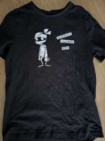 Schwarzes T-Shirt mit selbstgemachtes Mumie-Motiv 146/152