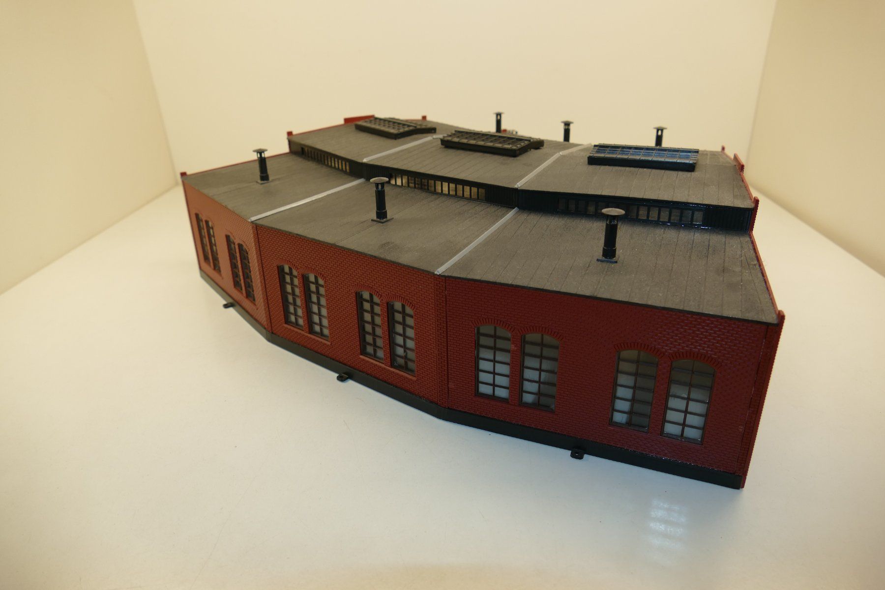 Märklin Modellini di ferrovie: Märklin H0: Ringlok Schuppen 3-ständig – Nuovo (secondo la descrizione) da Niederhasli venduto da rail-duerst 2