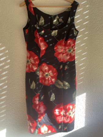 Robe Madeleine sans manches imprimé floral noir rouge