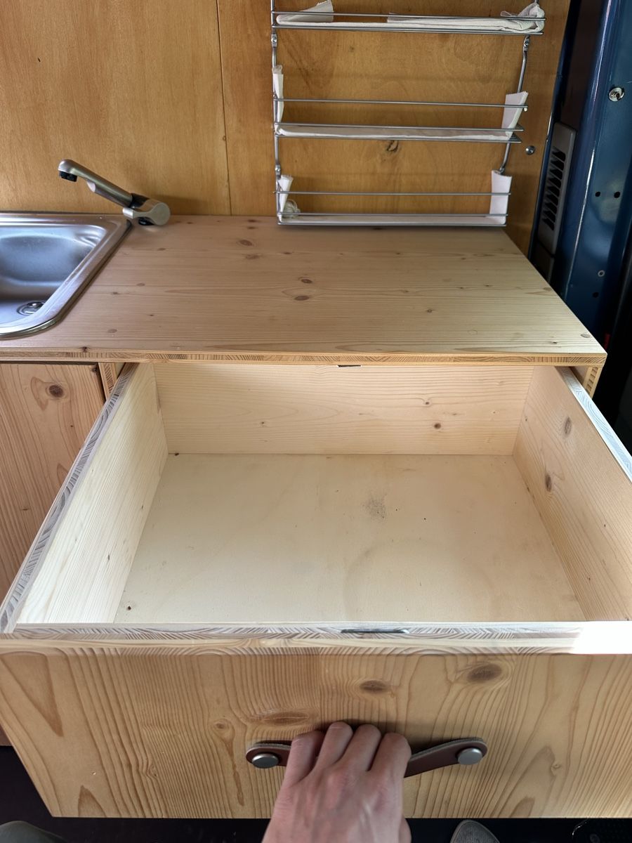 Veicoli da campeggio: Campervan Ausbau Küche und Bett – Usato da Pragg-Jenaz venduto da eri_2vjy 7