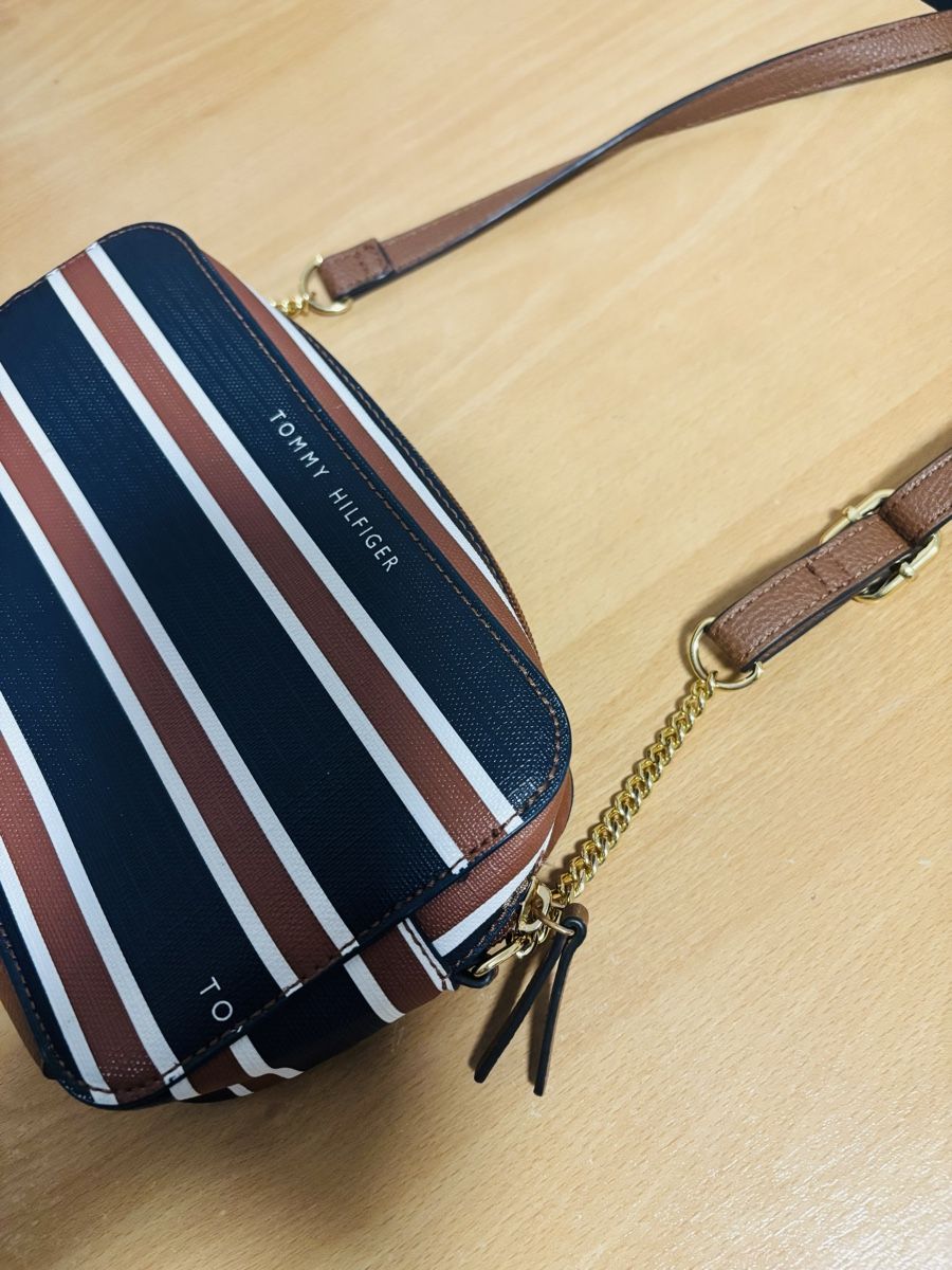 Tommy Hilfiger Borse da donna: Tommy Hilfiger striped crossbody bag  – Nuovo (secondo la descrizione) da Stallikon venduto da Toluu 1