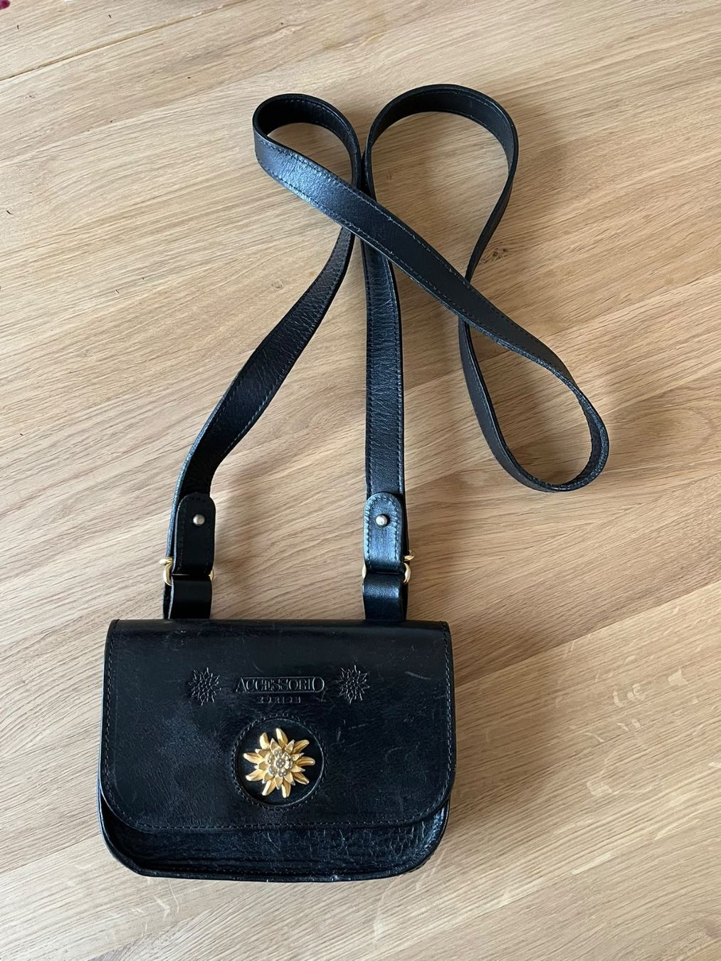 Borse da donna: Vintage Lederumhängetasche, klein – Usato da Steffisburg venduto da moa_5m7z 2