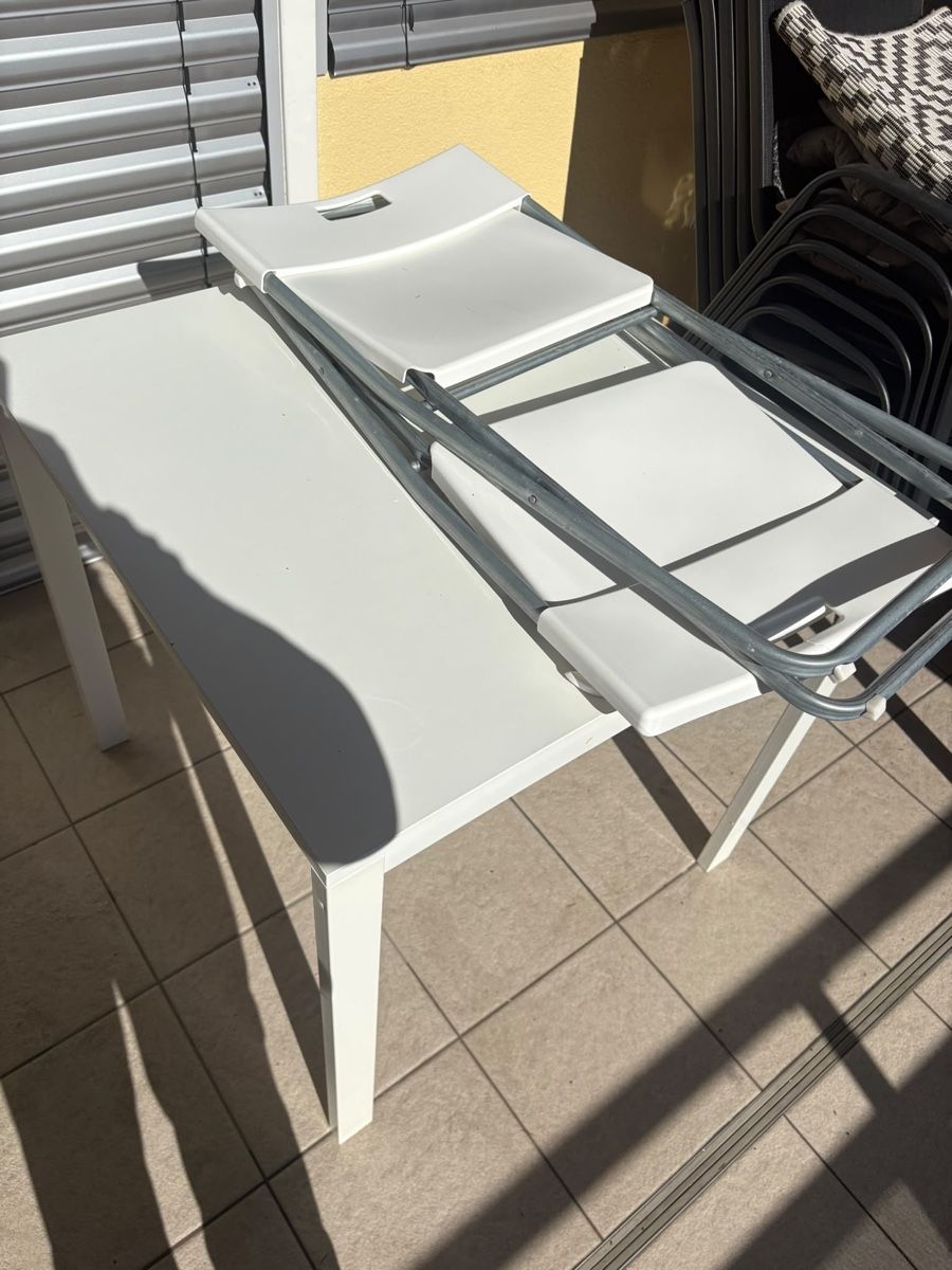 Ikea Set di tavolo e panche: Balkontisch mit zwei Klappstühlen weiss – Usato da Horgen venduto da EgiM_90 3