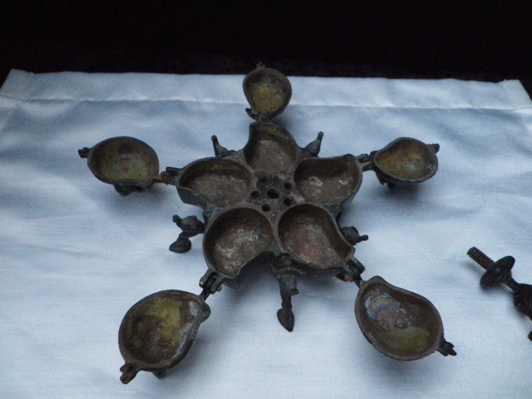 Statuette: Indische Gewürz- oder Farb-Dose alt – Usato da Reinach BL venduto da Annodomini 6