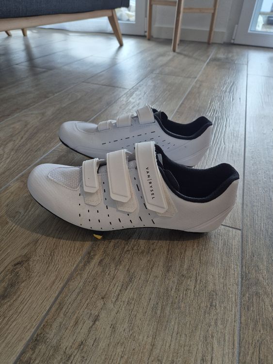 Chaussure vélo blanche taille 43 avec pédales vélo - Équipements vélos