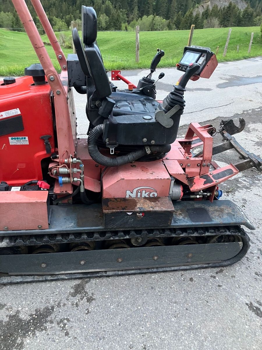 Trattori: Weinbau Traktor Niko 60 Mulch Traktor – Usato da Niederbipp venduto da baggerch