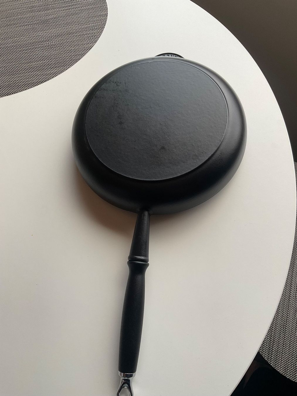 Le Creuset Poêles: LE CREUSET GRILLPFANNE 28 CM – D'occasion à Scuol par Lotus2020 4