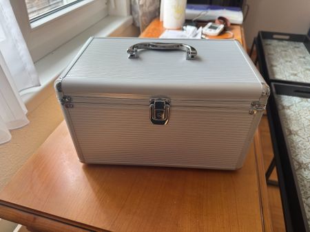 Koffer aluminium silber. Mit CD/DVD aufbewahrung Zustand gut