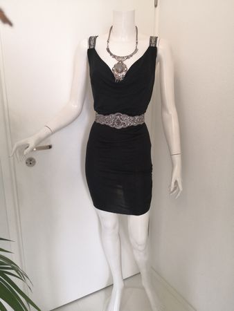 🤩MANGO KLEID SCHWARZ MIT STICKEREI