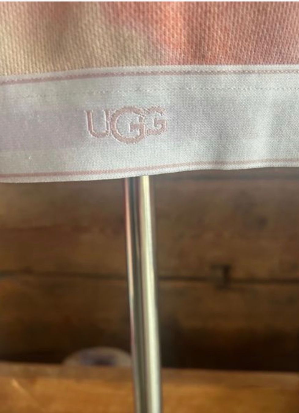 Pulls & Sweat-shirts: UGG sweat à capuche – D'occasion à Val-d'Illiez par Dombou 2