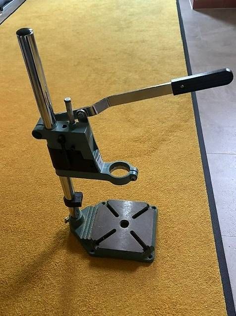 Trapani: Bohrständer mit Bohrmaschine – Usato da Winterthur venduto da Peschelein