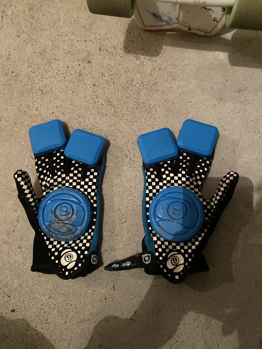 Skateboards: Dusters Skateboard und Sector 9 Slidehandschuhe Set – Usato da Rizenbach venduto da flavia.p 4