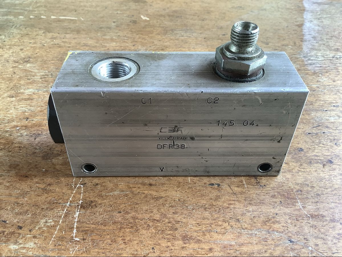 Trattori:  hydraulischer Durchflussteiler  Diviseur de débit  – Usato da charrat venduto da DBblue4 1