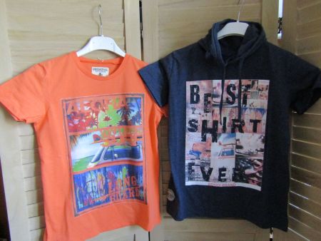 Gr. 140, 2 T-Shirts, Surfer-/Bus Motiv in Orange/Dunkelblau