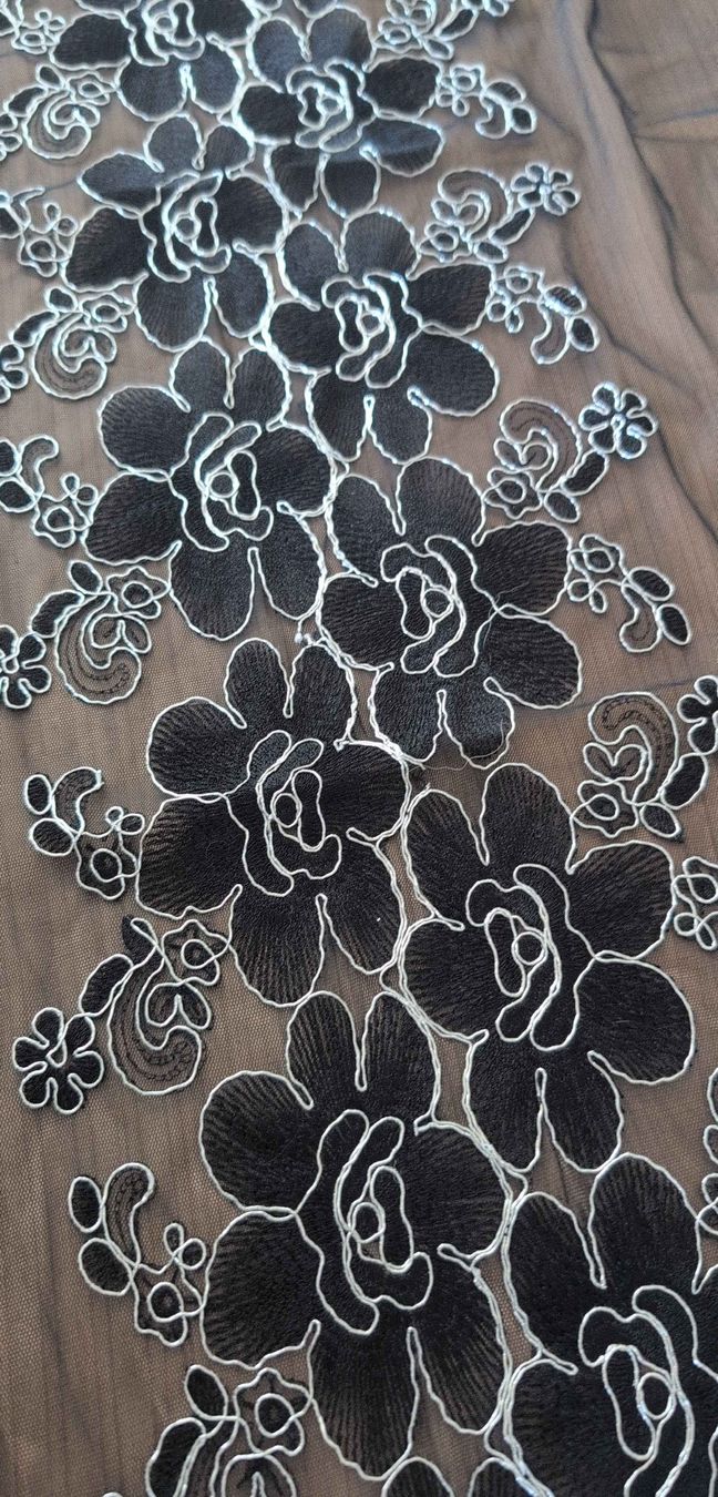 Stoffe: Stoff mit Blumenstickerei schwarz/silber – Neu (gemäss Beschreibung) aus Frauenfeld von syre01