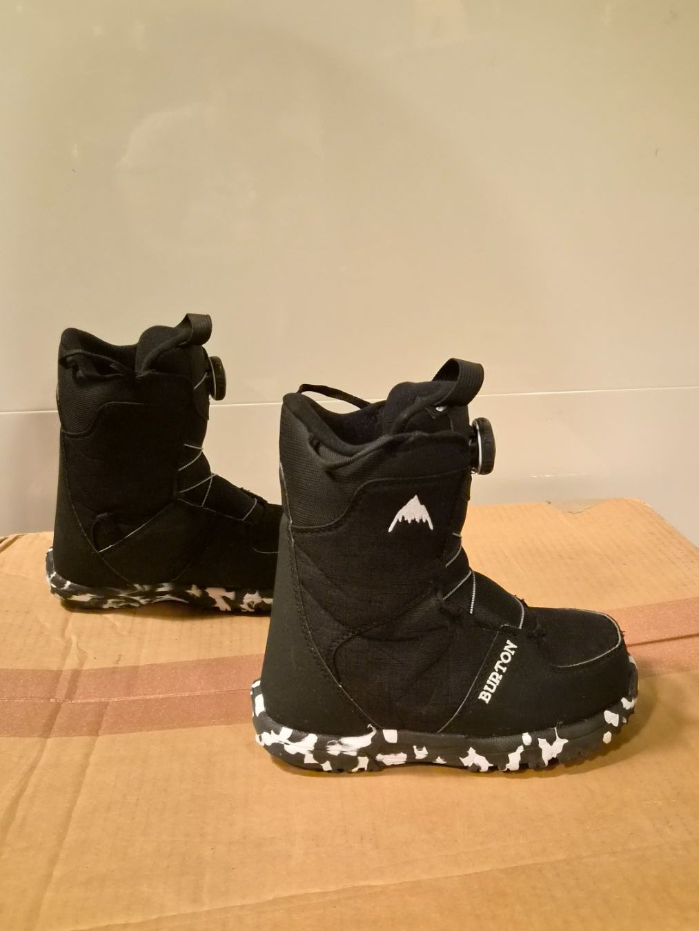 Burton Chaussures garçon: Burton Snowboardschuhe Gr.34 BOA – D'occasion à Oberrieden par Raja011 1