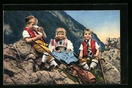 Kinder in Schweizertracht bei einer Rast